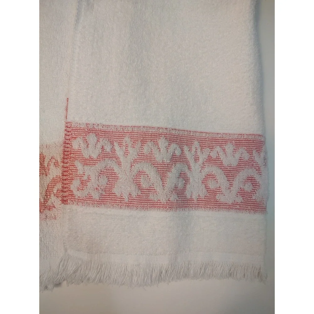 2 Vintage White Pink Bathroom Hand Towels A19